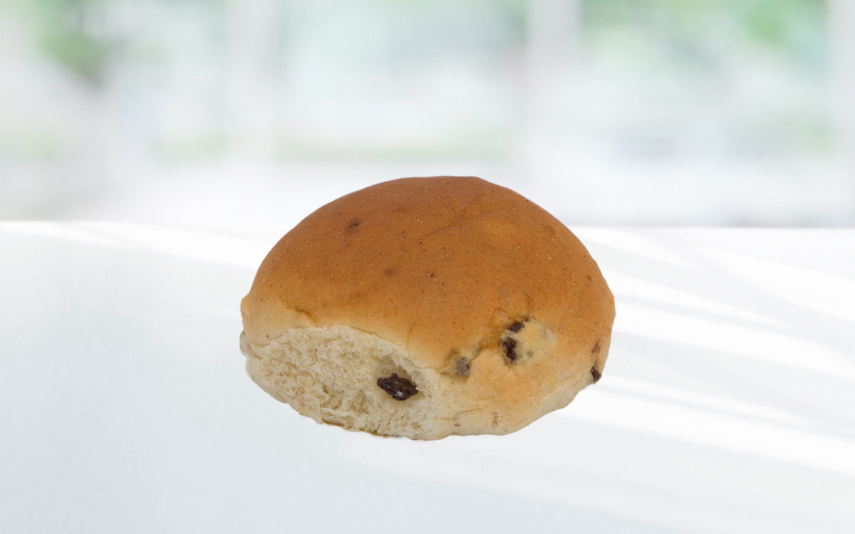 Raisin buns Large juicy 8 pack Baker Klausen